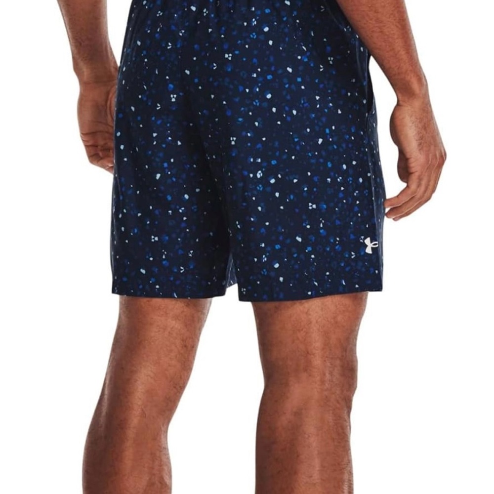 Under Armour Men’s Adapt Lightweight Loose Fit 8” Training Shorts – Size Large
